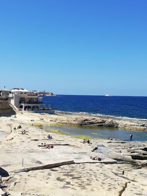 Sunny 2 Bedroom, 2 Bathrooms, Seaside Apt. Sliema Exterior photo